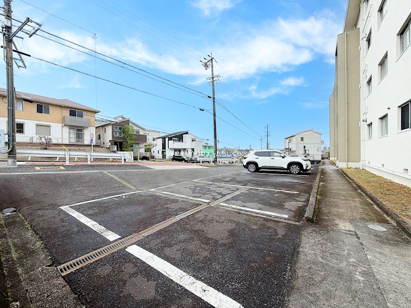 共用部写真（駐車場）