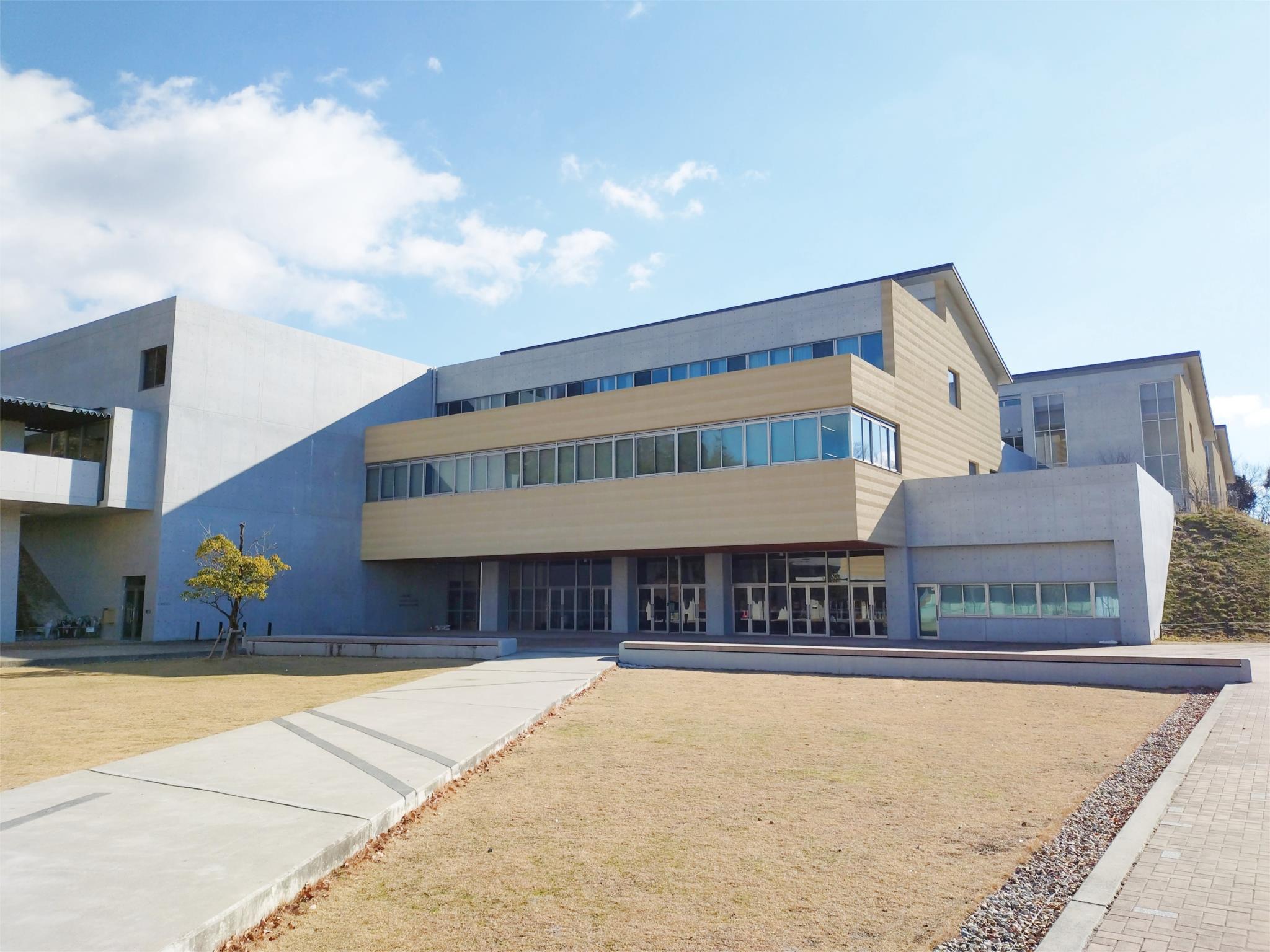 瀬戸市立にじの丘中学校