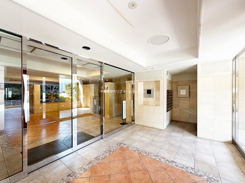 共用部写真（エントランス）