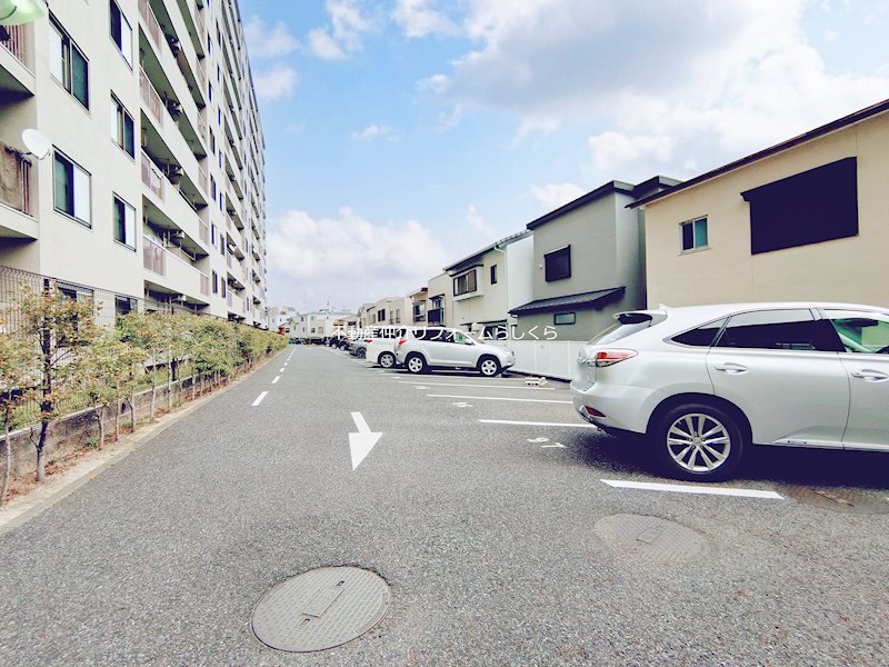 共用部写真（駐車場）