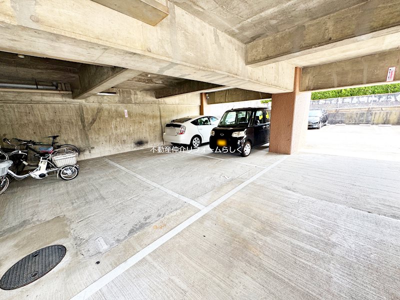 共用部写真（駐車場）
