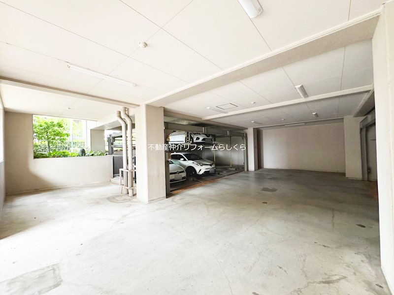 共用部写真（駐車場）