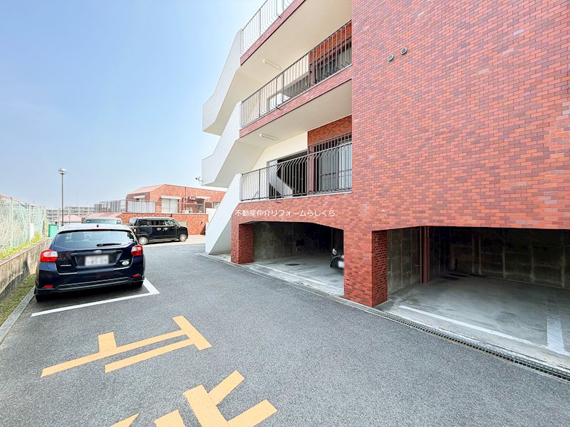 共用部写真（駐車場）