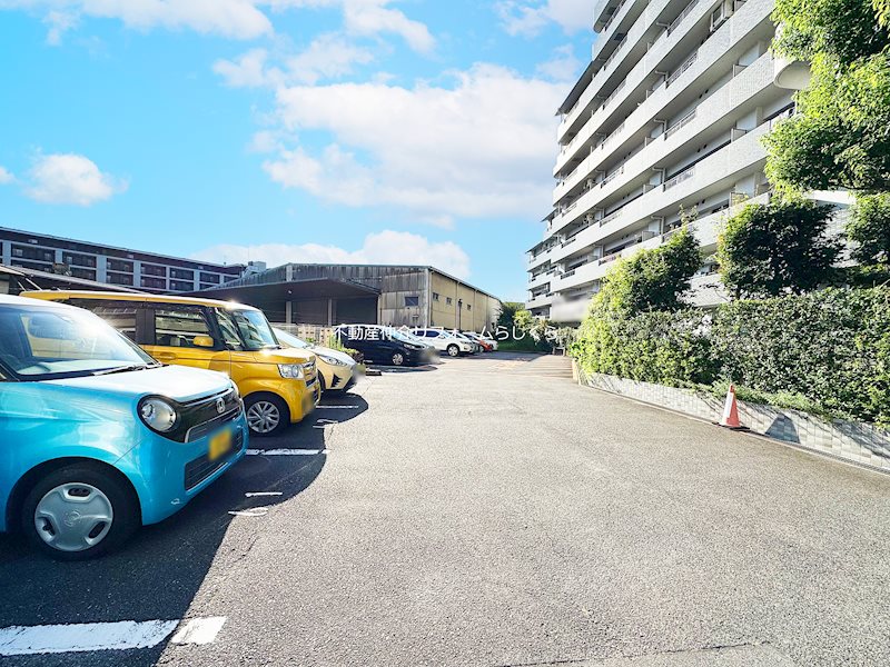 共用部写真（駐車場）