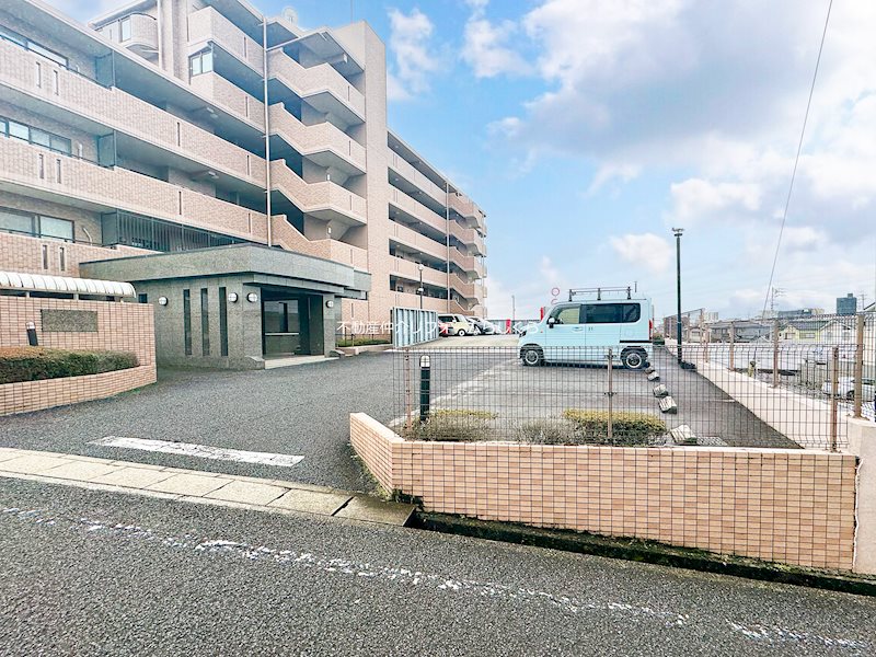 共用部写真（駐車場）