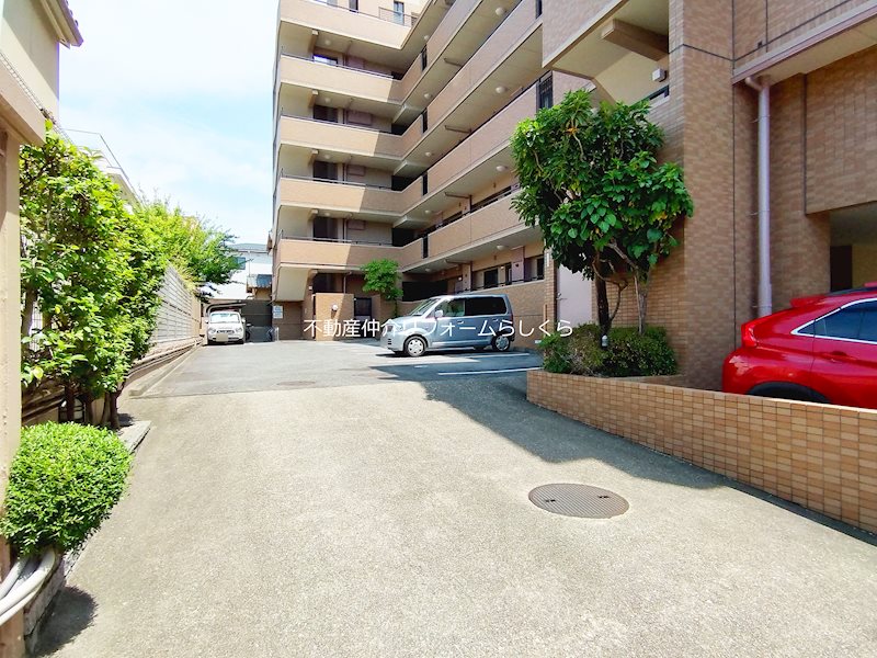 共用部写真（駐車場）