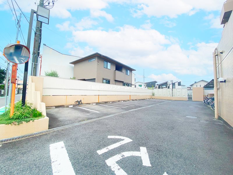 共用部写真（駐車場）