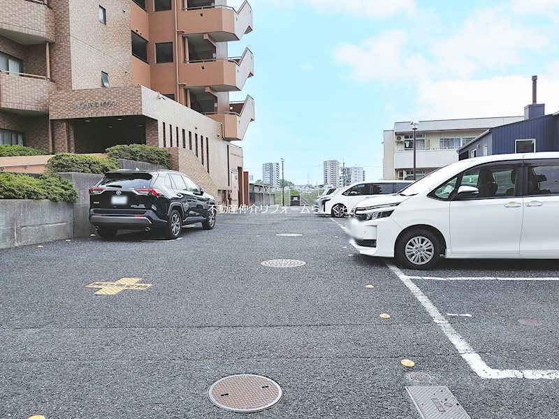 共用部写真（駐車場）