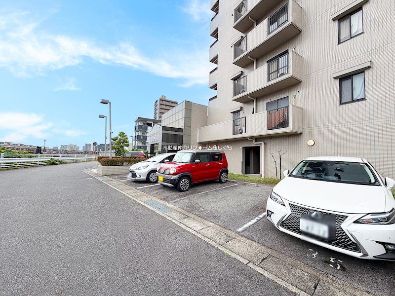 共用部写真（駐車場）