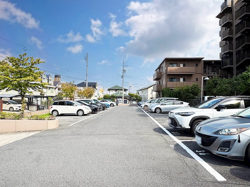 共用部写真（駐車場）