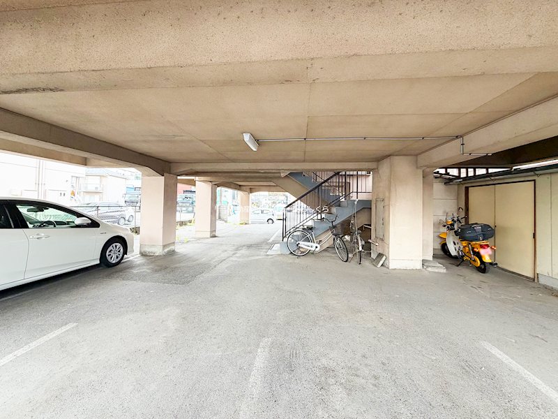 共用部写真（駐車場）