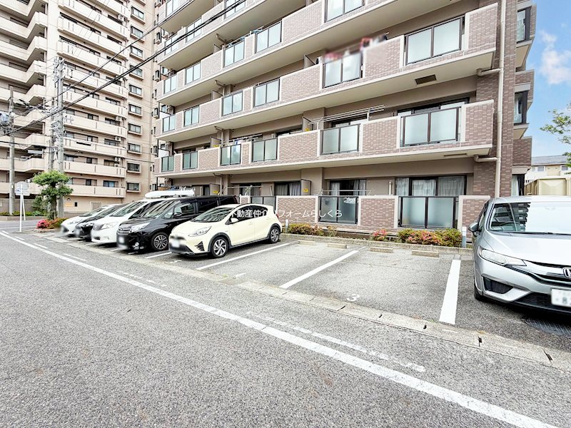 共用部写真（駐車場）