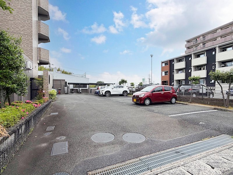 共用部写真（駐車場）