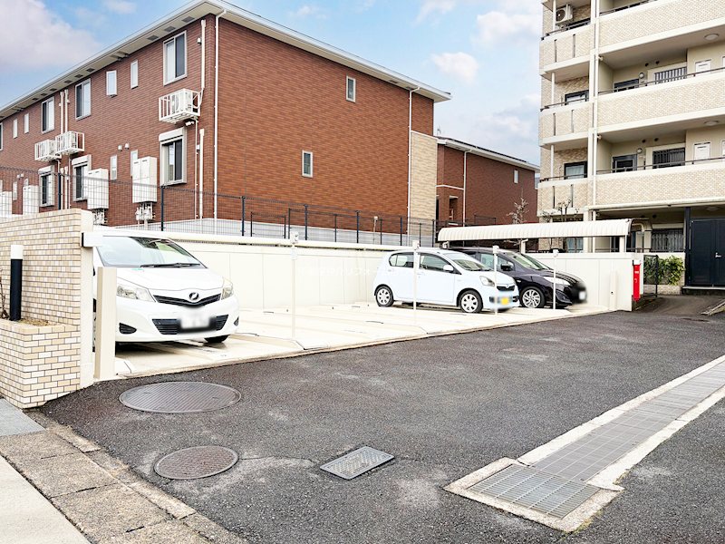 共用部写真（駐車場）