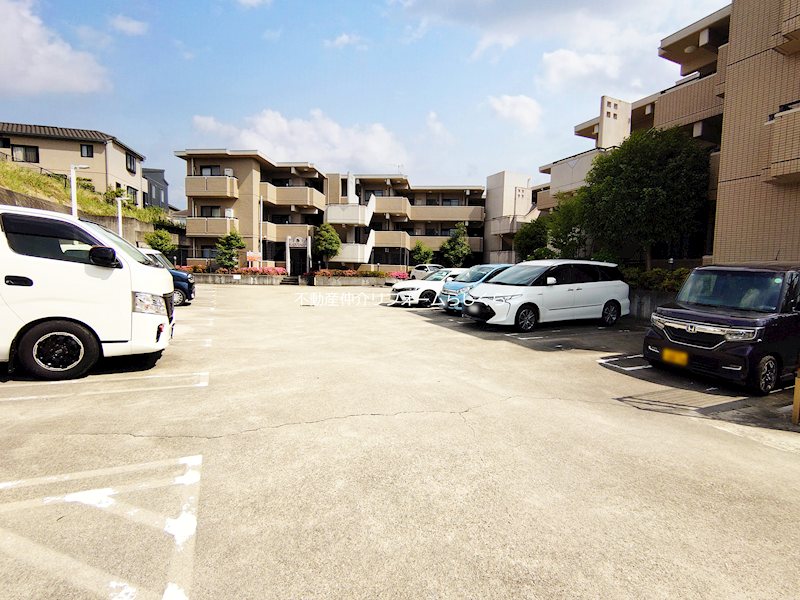 共用部写真（駐車場）