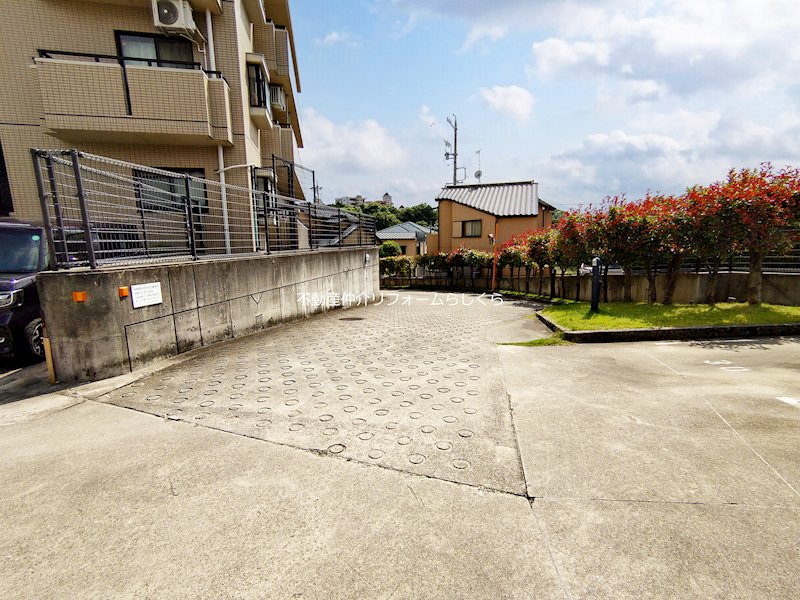 共用部写真（駐車場）