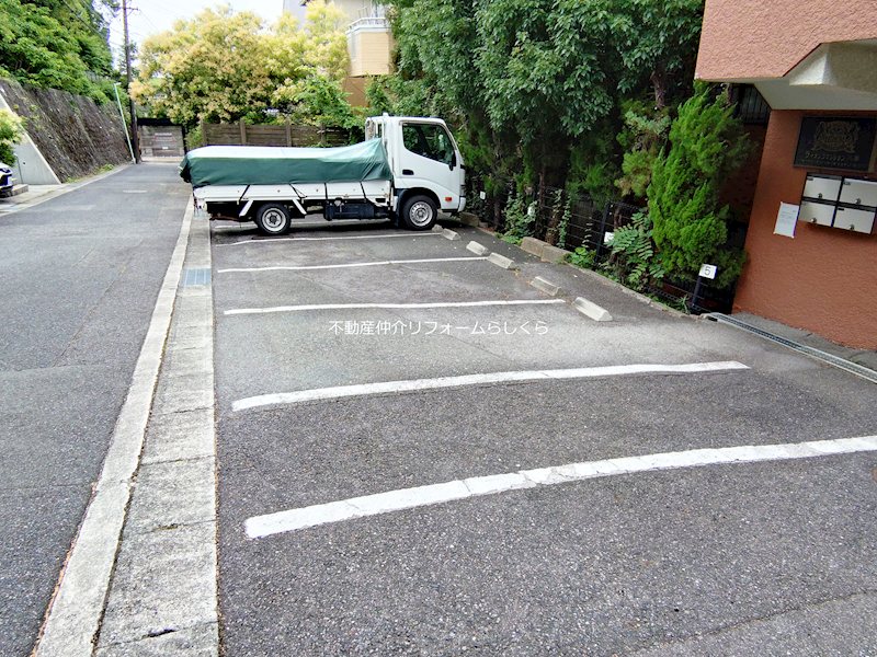 共用部写真（駐車場）