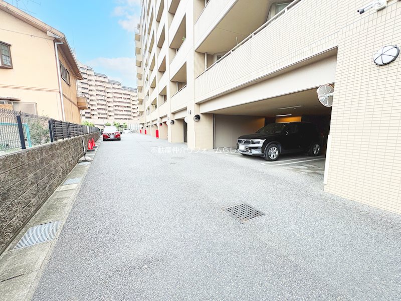 共用部写真（駐車場）