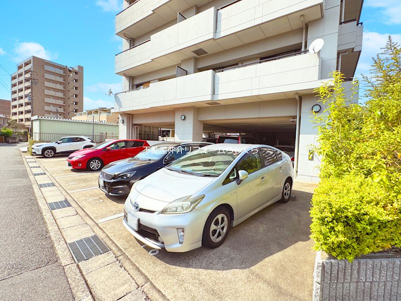 共用部写真（駐車場）