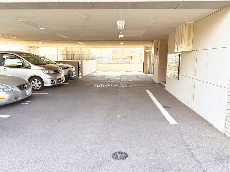共用部写真（駐車場）