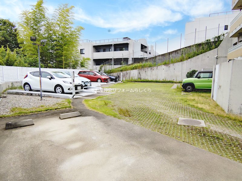 共用部写真（駐車場）