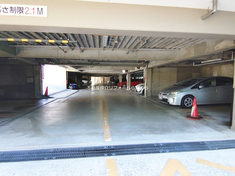 共用部写真（駐車場）