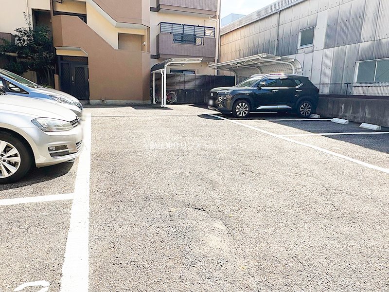 共用部写真（駐車場）