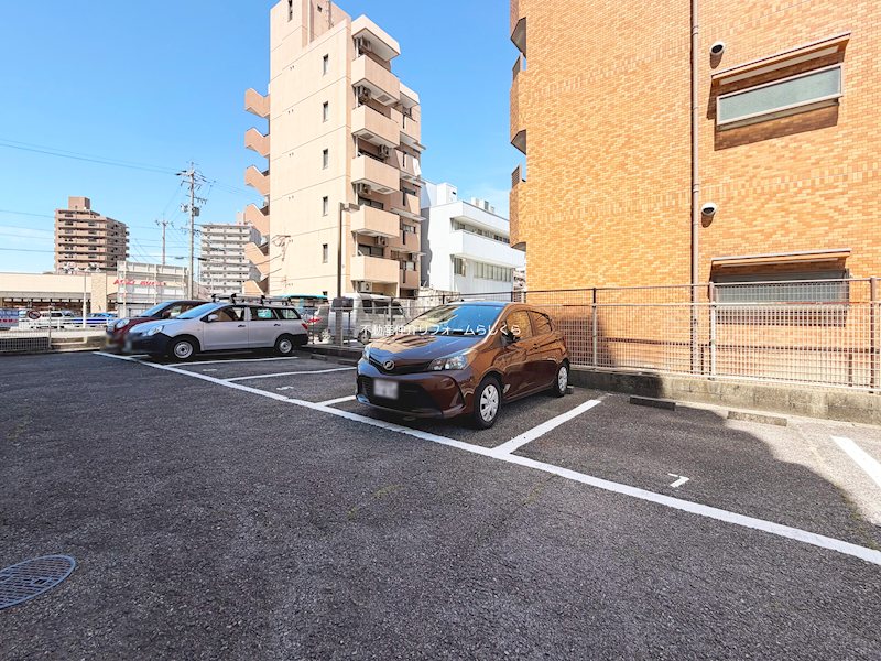 共用部写真（駐車場）