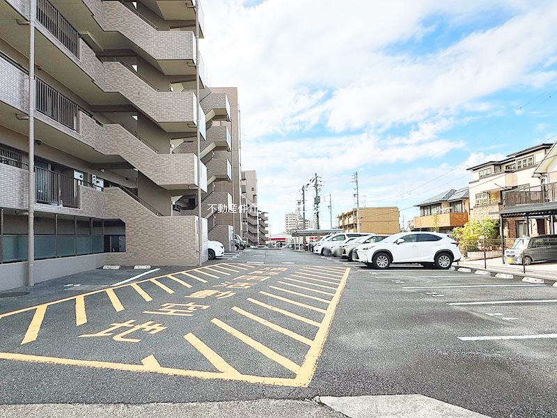 共用部写真（駐車場）