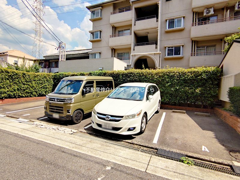 共用部写真（駐車場）
