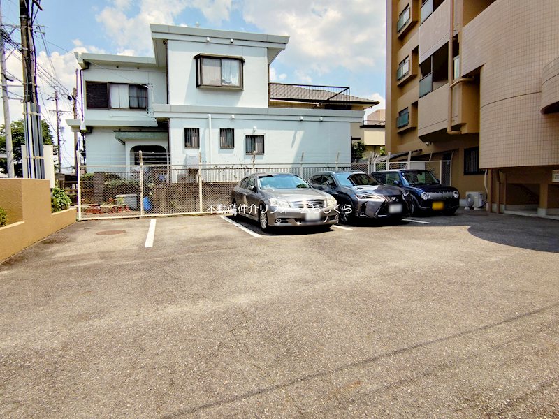 共用部写真（駐車場）