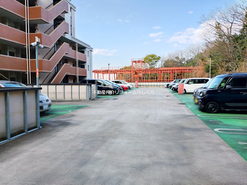 共用部写真（駐車場）