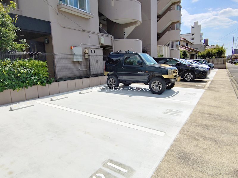 共用部写真（駐車場）