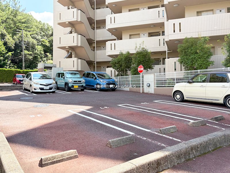 共用部写真（駐車場）