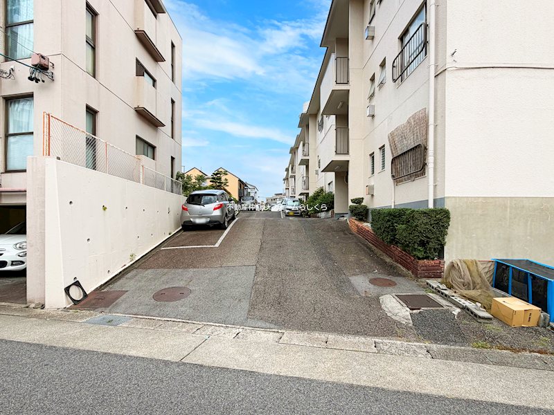 共用部写真（駐車場）