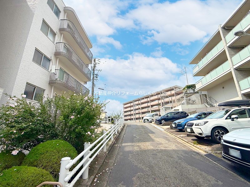共用部写真（駐車場）