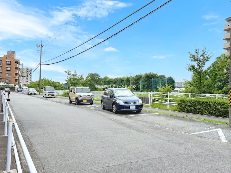 共用部写真（駐車場）
