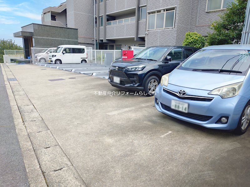 共用部写真（駐車場）