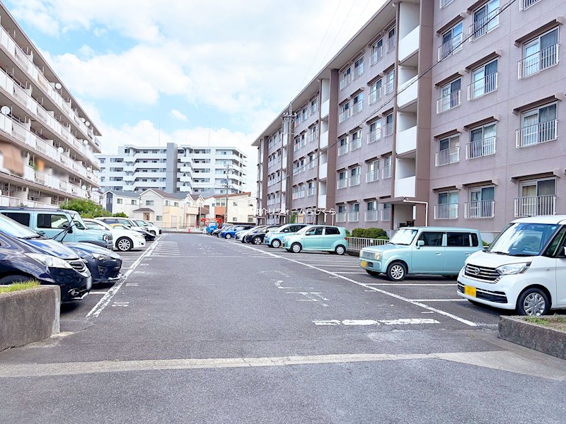 共用部写真（駐車場）