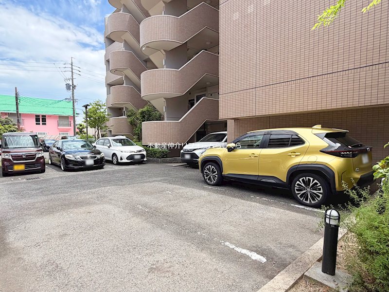 共用部写真（駐車場）