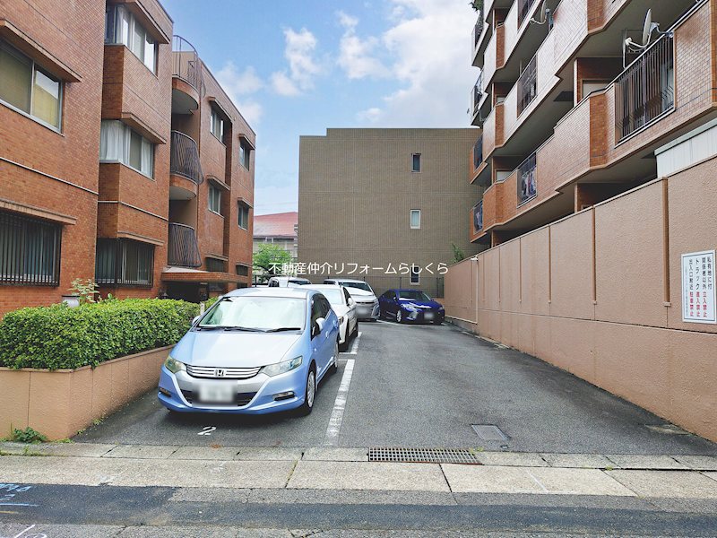 共用部写真（駐車場）
