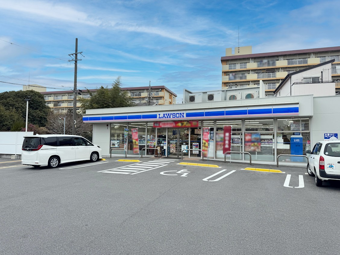 ローソン　名東区引山店