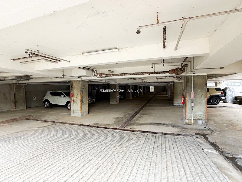 共用部写真（駐車場）