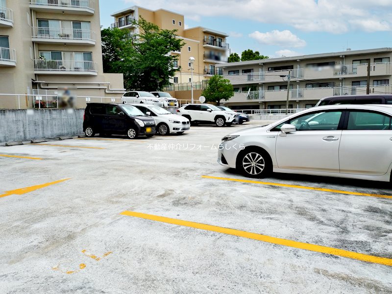 共用部写真（駐車場）