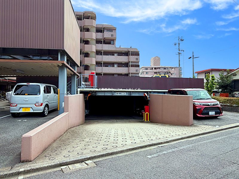 共用部写真（駐車場）