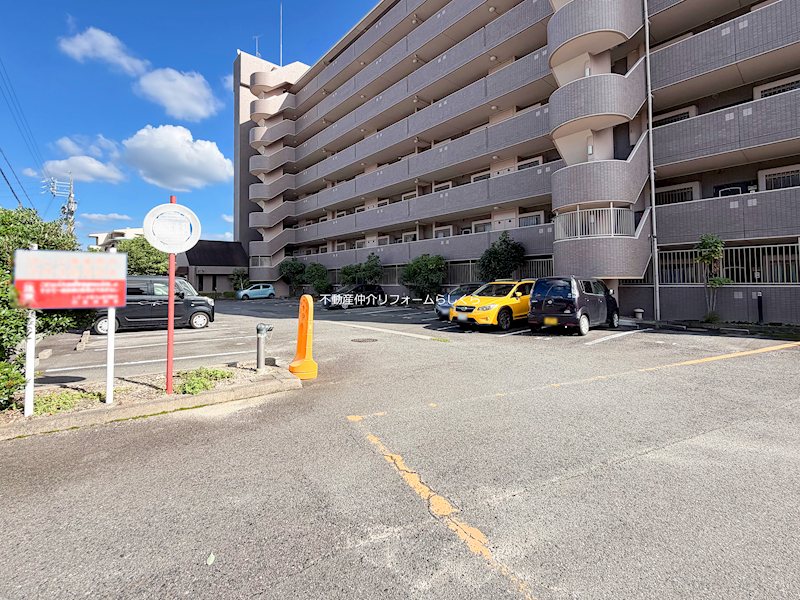 共用部写真（駐車場）