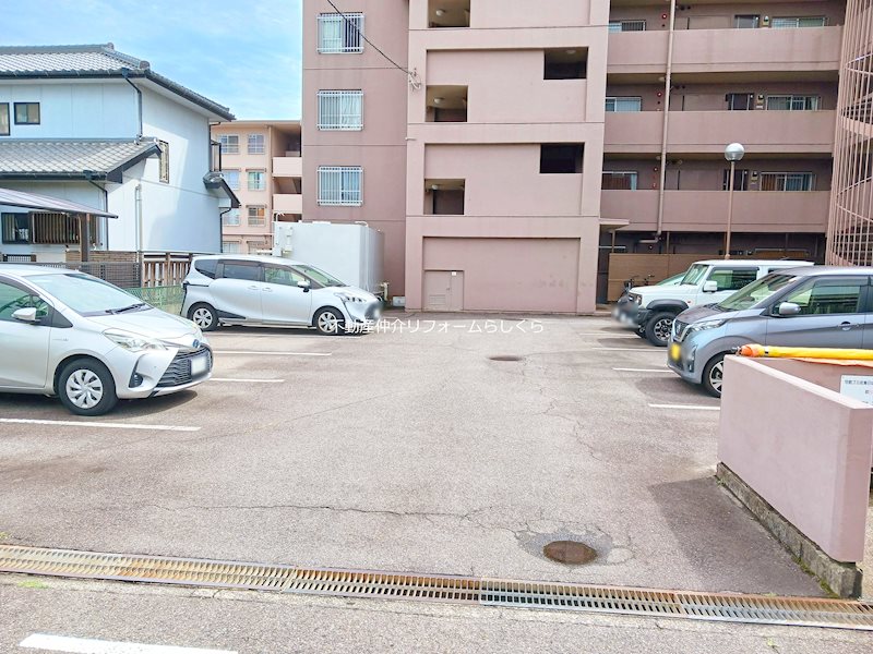 共用部写真（駐車場）