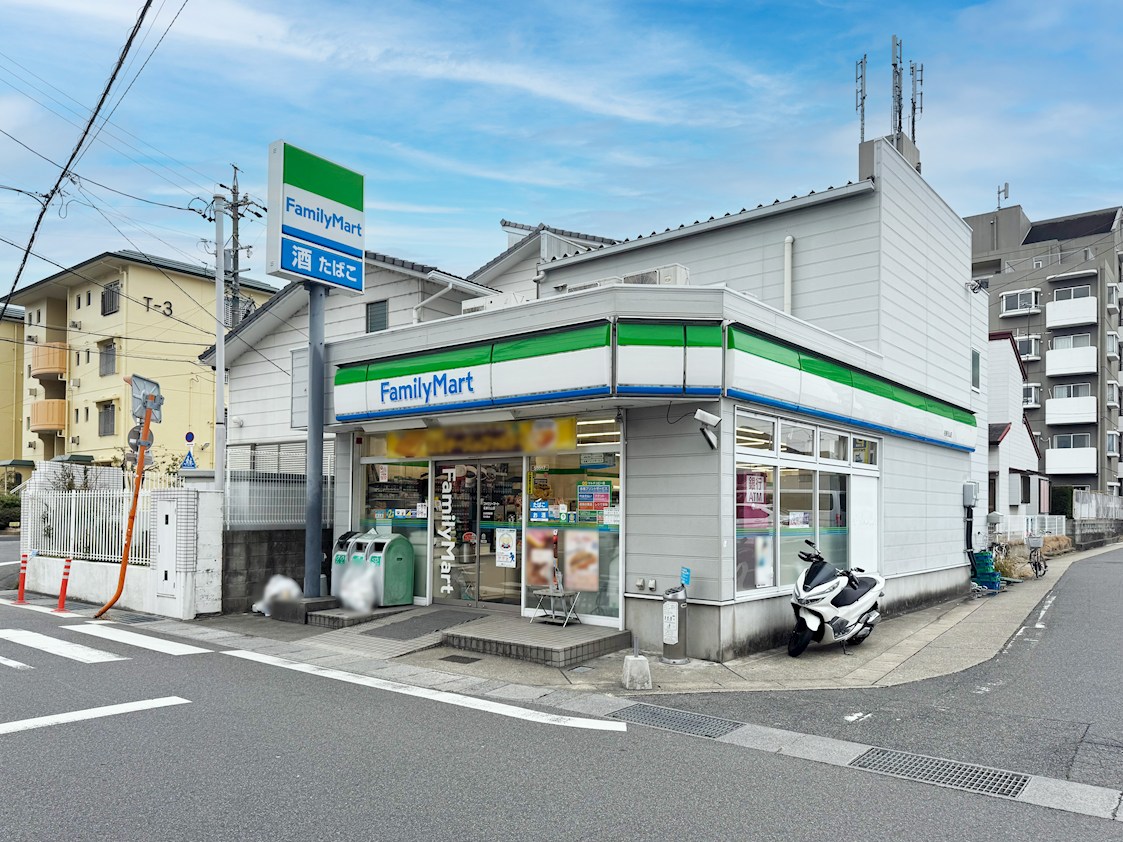 ファミリーマート　名東引山店