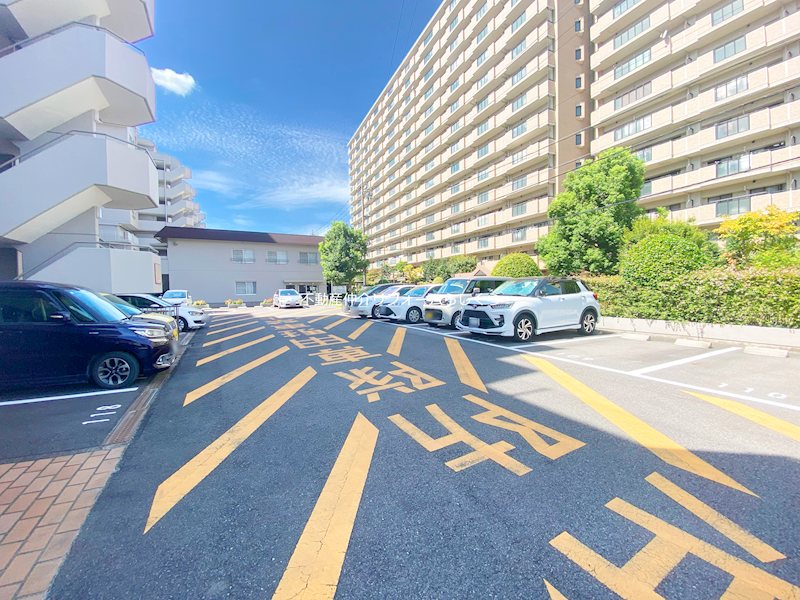 共用部写真（駐車場）