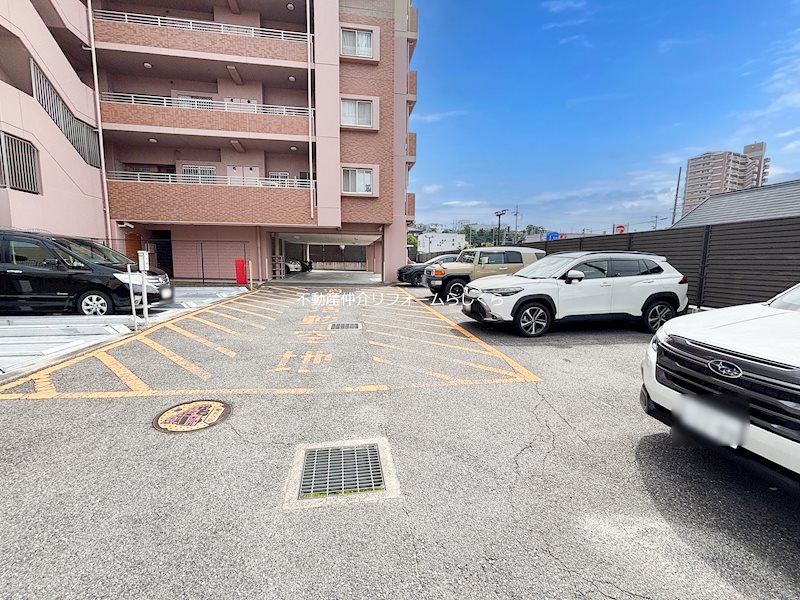 共用部写真（駐車場）